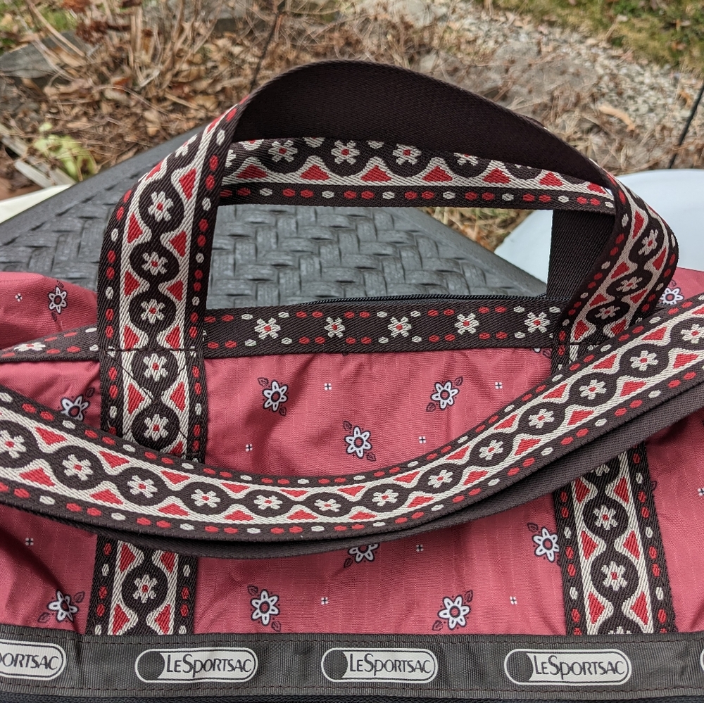 Huge Lesportsac Flower Print Duffel Bag with Strap - Picture 2 of 9